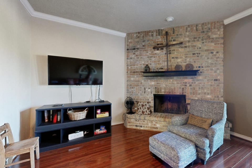 Lake-View All-Suite Retreat - Near Marina, Beach, Dining & Outdoor Activities House in Canyon Lake