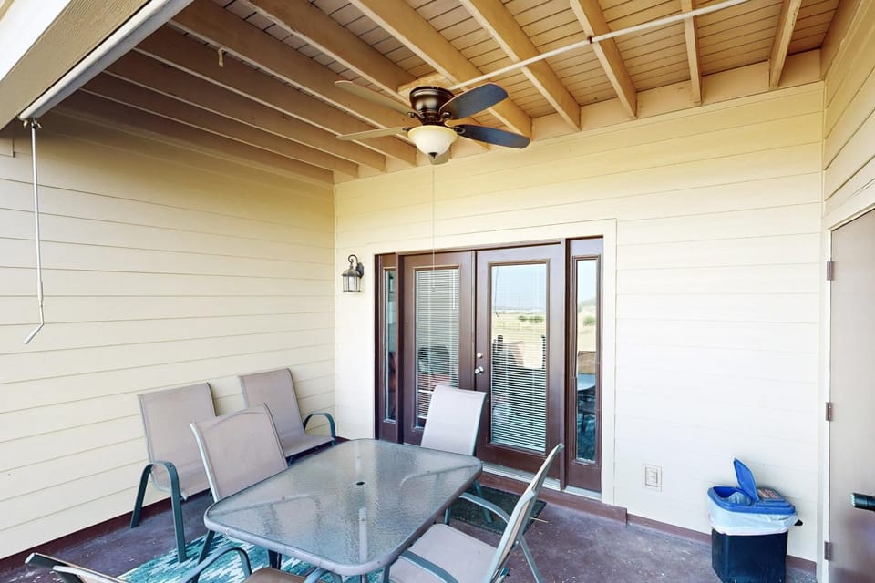 Lake-View All-Suite Retreat - Near Marina, Beach, Dining & Outdoor Activities House in Canyon Lake