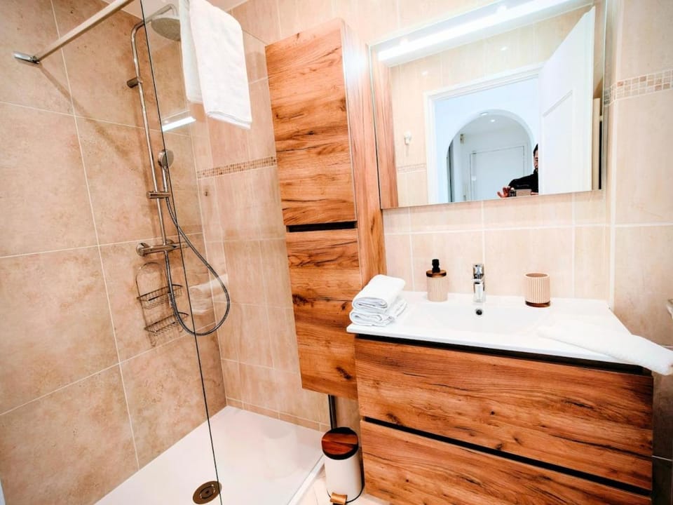 Modern Gem 200m from Beaches with Balcony, AC and Tram Apartment in Nice