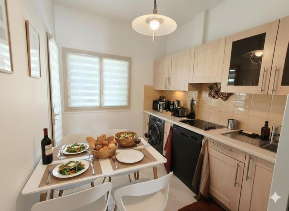 Modern Gem 200m from Beaches with Balcony, AC and Tram Apartment in Nice