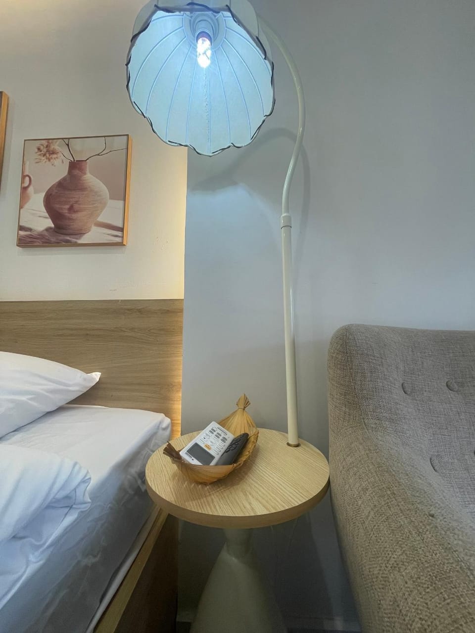 Bed, Photo of the whole room, Seating area, Bedroom