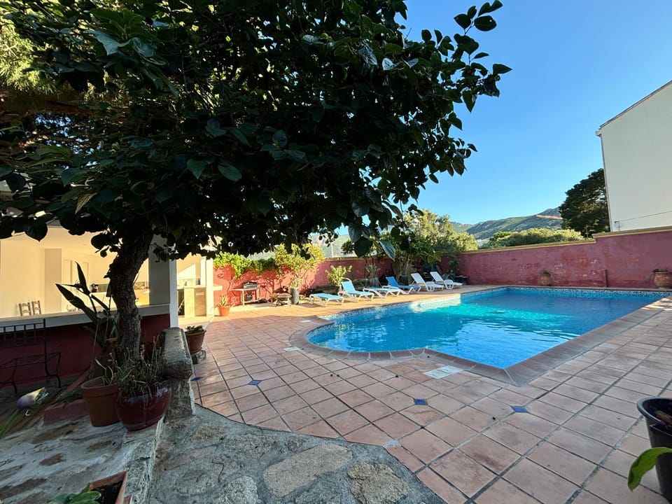 Résidence ANTONIA-Appartement 2 chambres mansardé accès piscine commune centre ville Apartment in Calvi