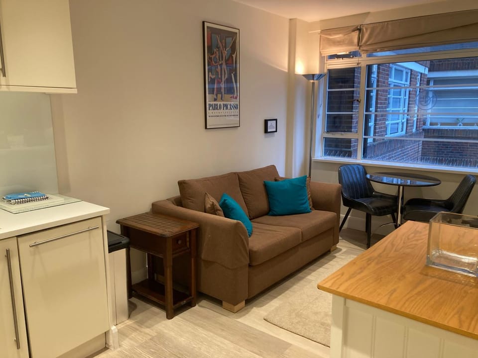 NELL GWYNN HOUSE - Pablo Picasso Studio Apartment in City of Westminster