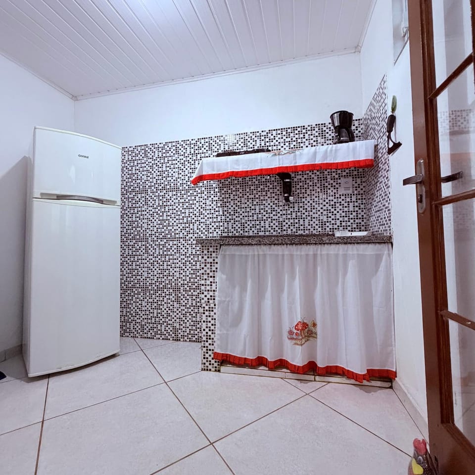 Restaurant/places to eat, Kitchen or kitchenette, Kitchen or kitchenette, furniture, oven