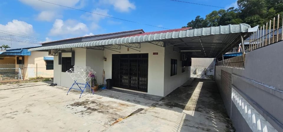 Peaceful 3 bedroom homestay House in Mersing