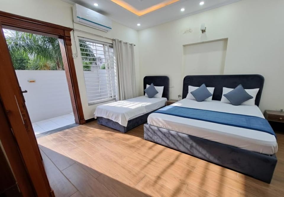 Bed, Photo of the whole room, Bedroom, air conditioner