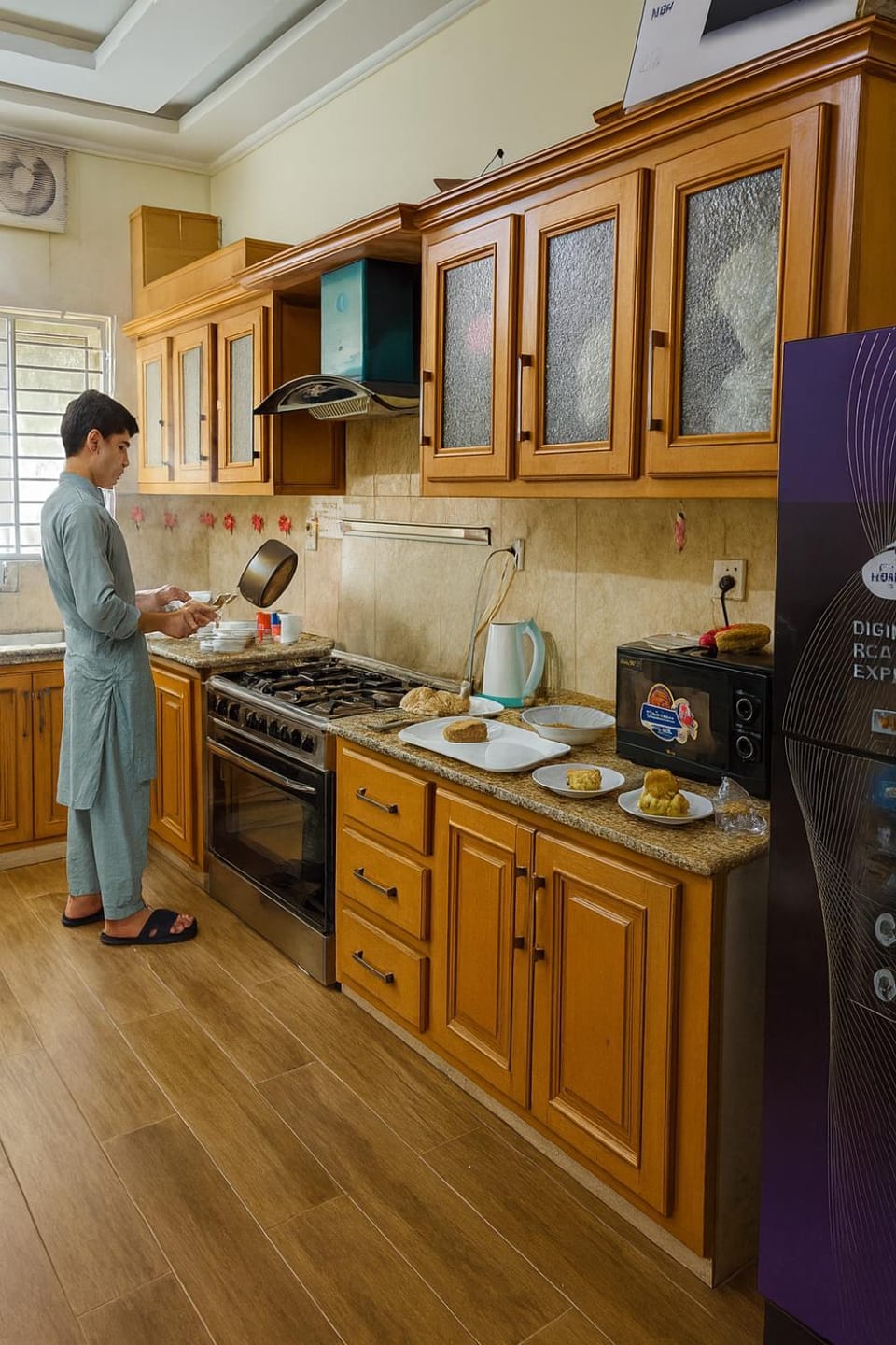 People, Kitchen or kitchenette, Food and drinks, Food, group of guests, minibar, pet friendly, stove