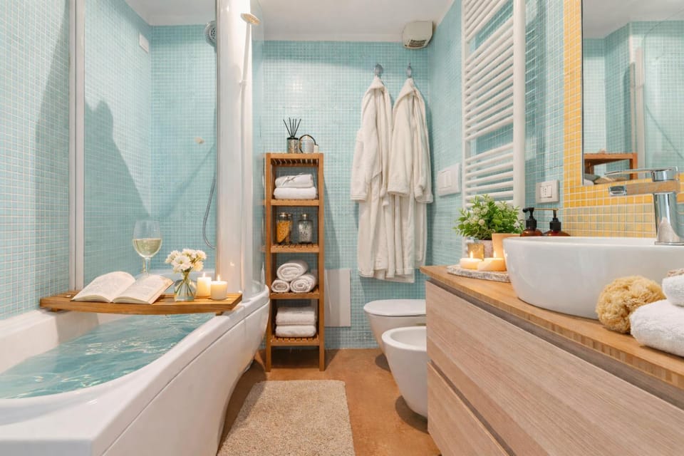 Bed, Bathroom, Photo of the whole room, Bedroom, Bath, towels