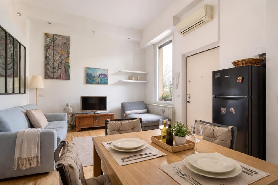 TV and multimedia, Living room, Dining area, air conditioner