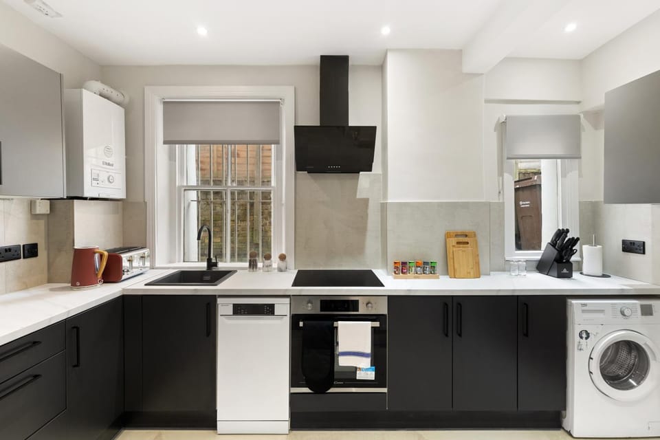 Kitchen or kitchenette, oven