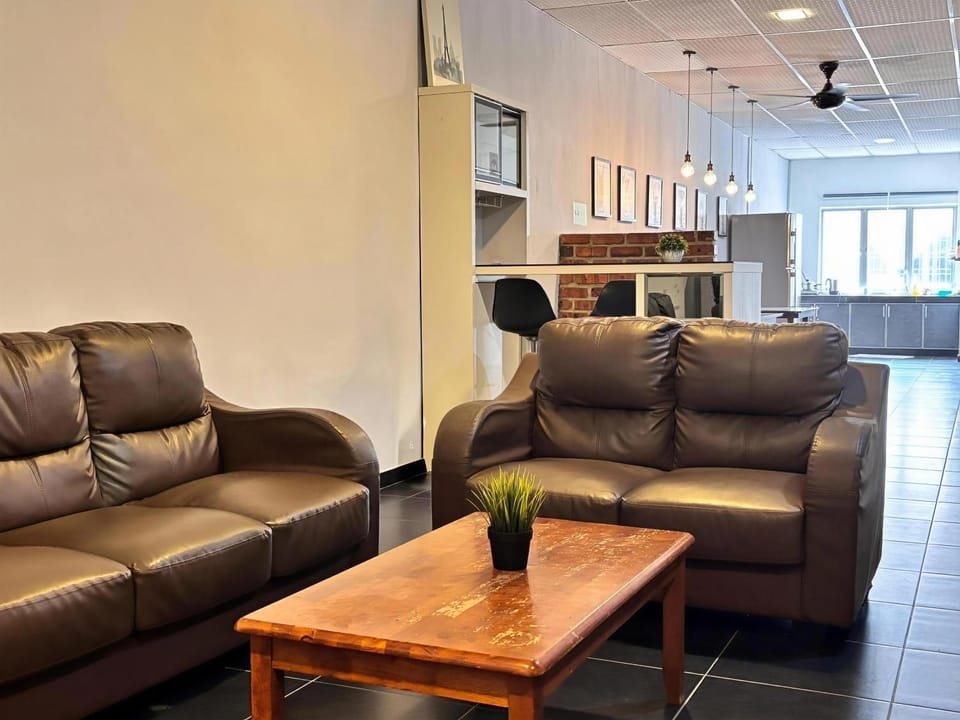 Above A Shoplot No Noise Worries 12Pax & FreeWiFi Apartment in Ipoh