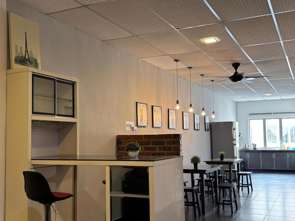 Above A Shoplot No Noise Worries 12Pax & FreeWiFi Apartment in Ipoh