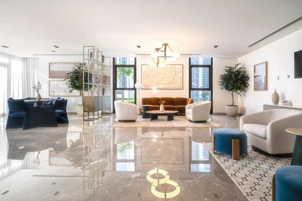 Downtown 4BR Apartment for 12 Guests, Burj and Dubai Mall 5 min Apartment in Dubai