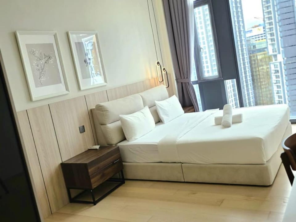 Bed, Bedroom, towels