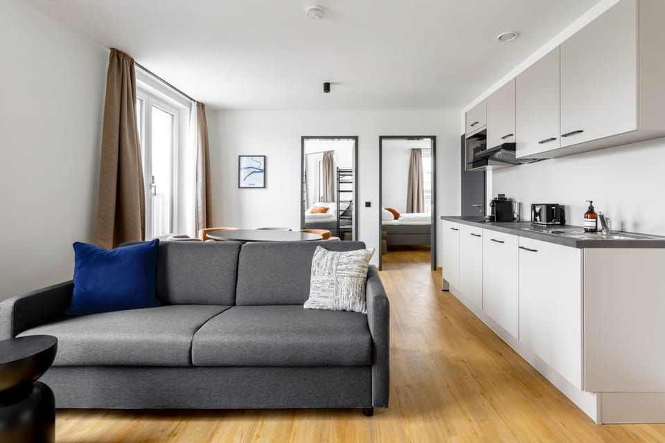 Kitchen or kitchenette, Living room, Seating area, Dining area