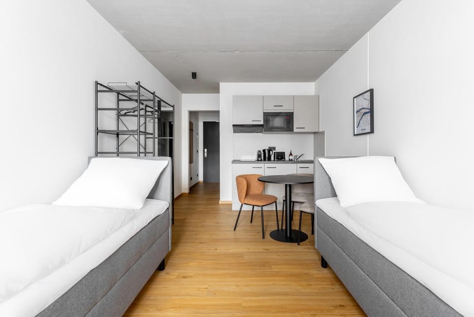 Bed, Kitchen or kitchenette, Living room, Photo of the whole room, Seating area, Dining area, Bedroom