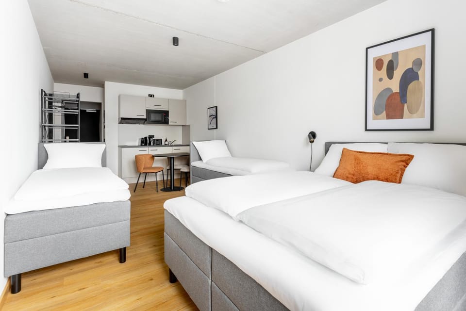 Bed, TV and multimedia, Kitchen or kitchenette, Living room, Photo of the whole room, Seating area, Bedroom
