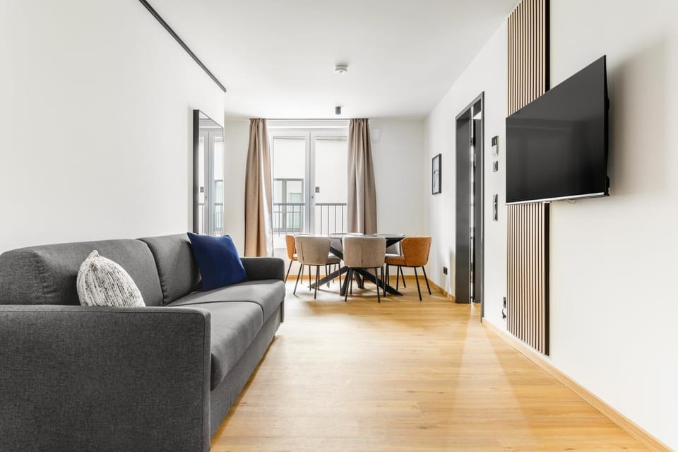 Communal lounge/ TV room, TV and multimedia, Living room, Seating area, Dining area, Evening entertainment