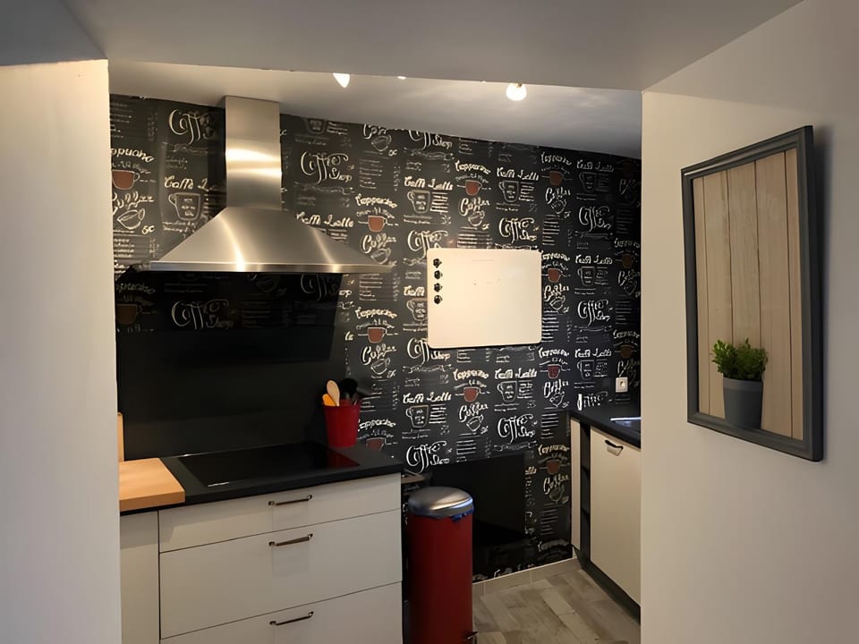 Kitchen or kitchenette, Living room