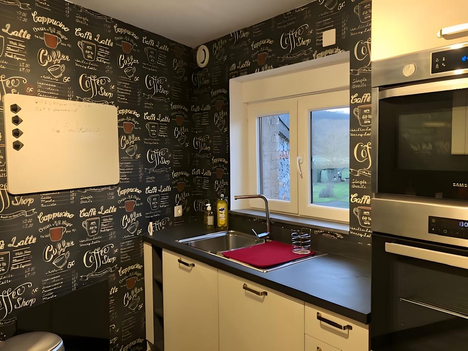 Kitchen or kitchenette, Living room