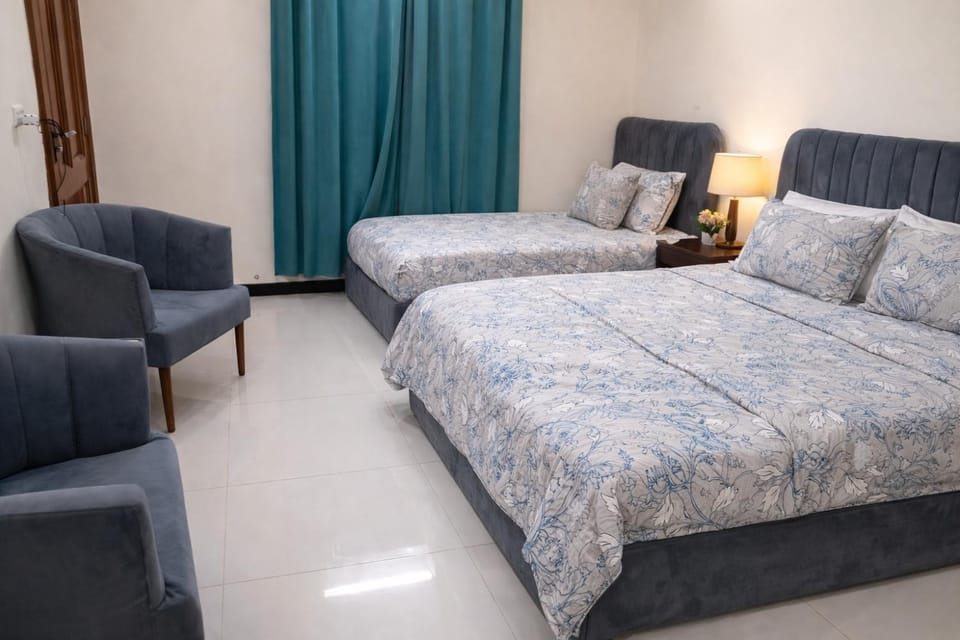 Bed, Living room, Photo of the whole room