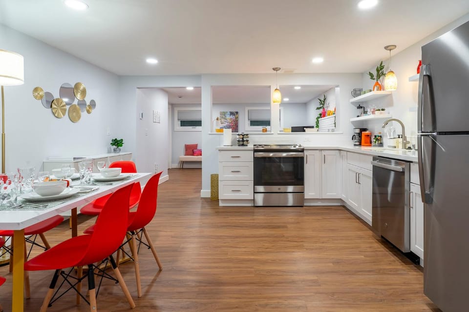 Kitchen or kitchenette, Dining area, dishwasher, oven, pet friendly, stove