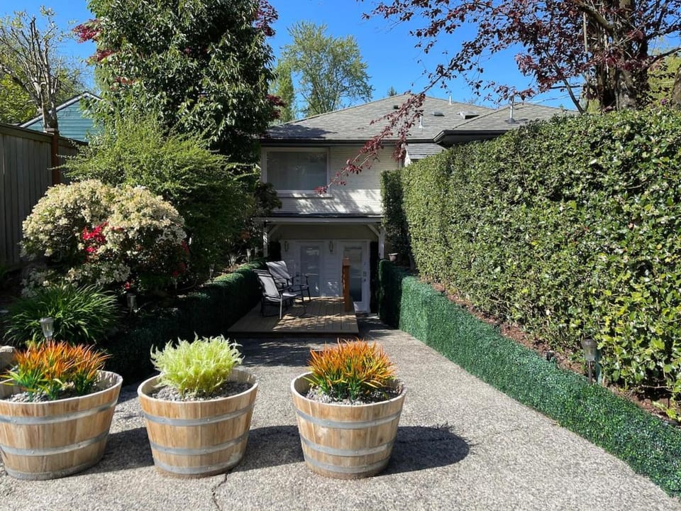 Property building, Spring, Day, Garden, Garden view
