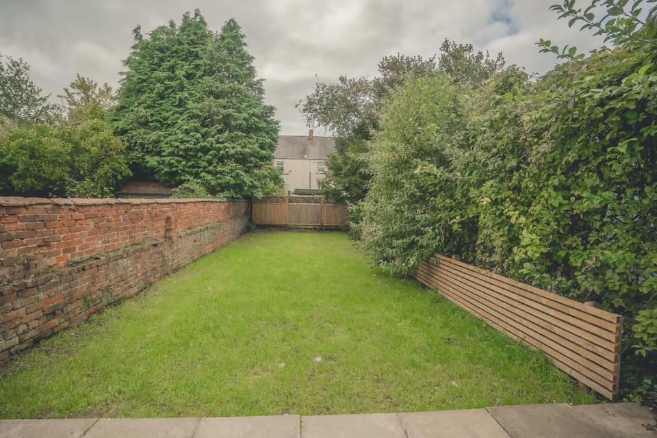 Spacious 3 Bedroom Home with Garden in Banbury House in Banbury