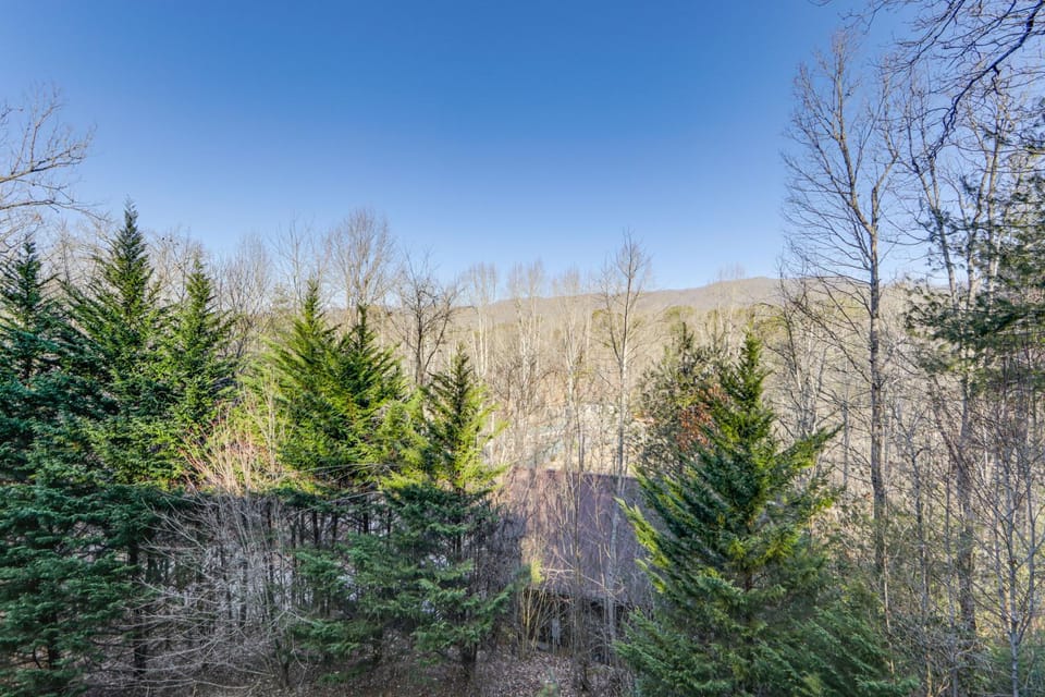 Mtn-View Getaway w/ Lake Access in Whittier! House in Swain County