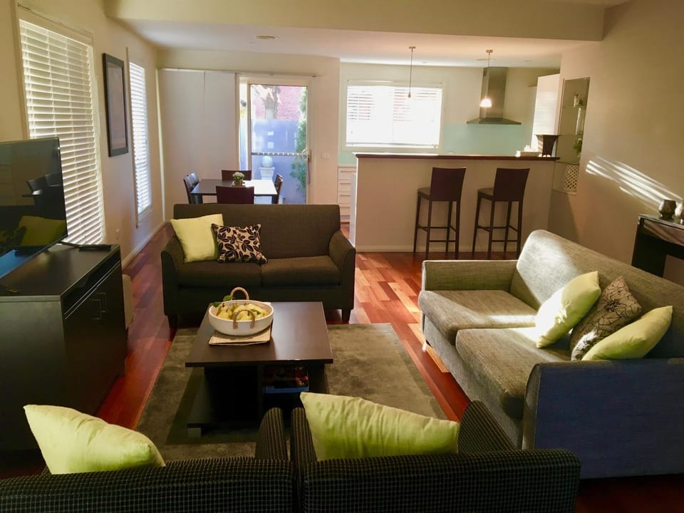 Kitchen or kitchenette, Living room, Dining area