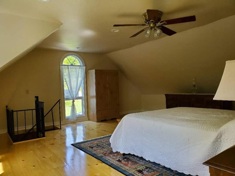 Vermont Escape, Too House in Warren