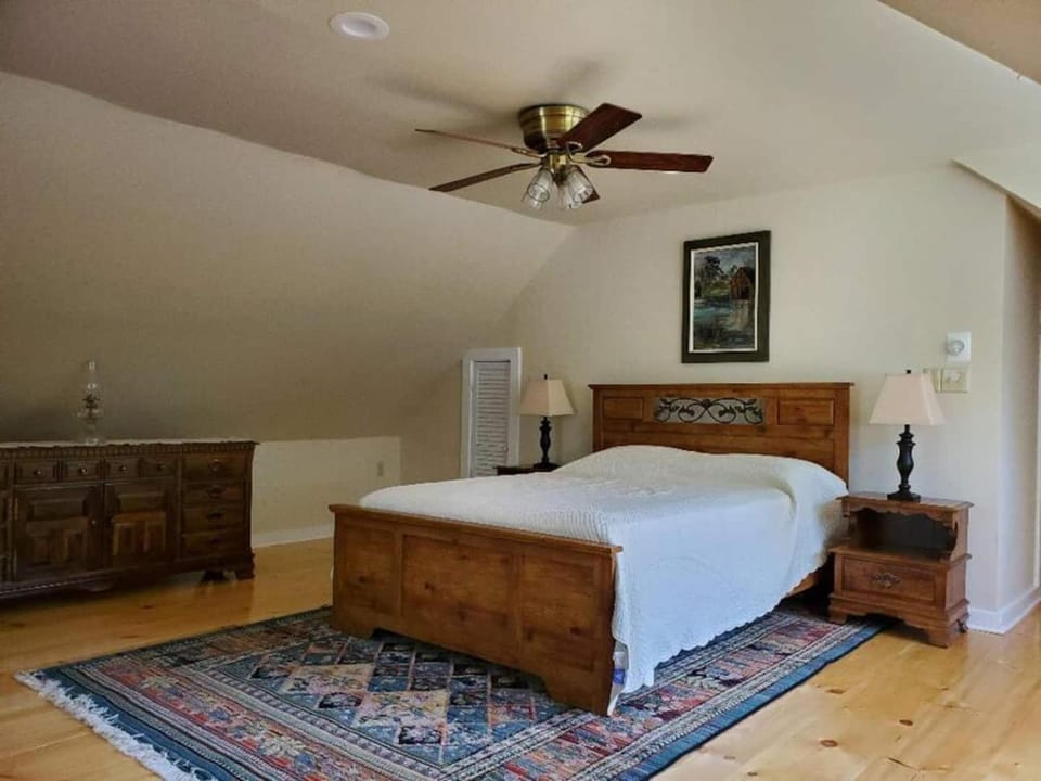 Vermont Escape, Too House in Warren
