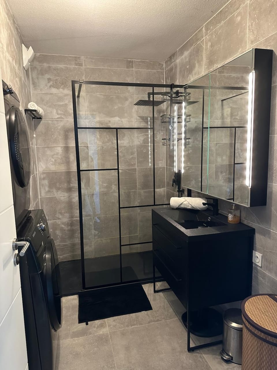 Shower, Bathroom, washing machine, dryer