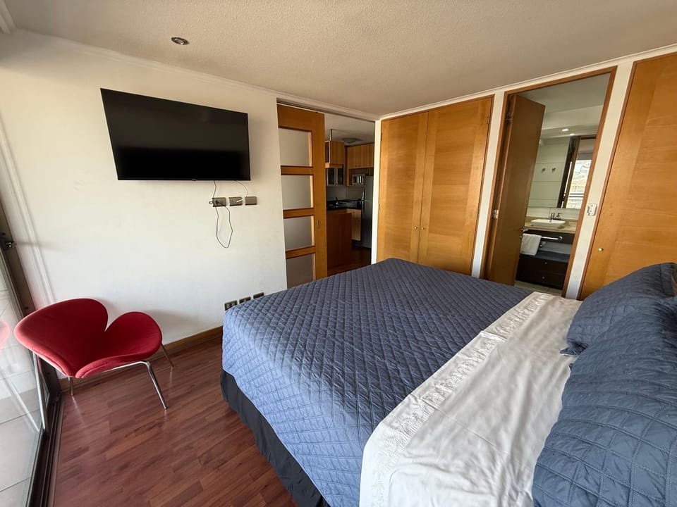 Bed, TV and multimedia, Photo of the whole room, Bedroom, wardrobe