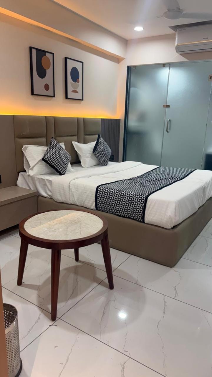 Bed, Bedroom, air conditioner