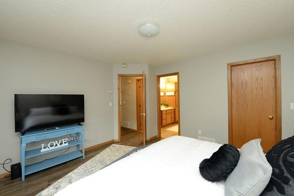 Updated Twin Home near Sanford Medical Center House in West Fargo