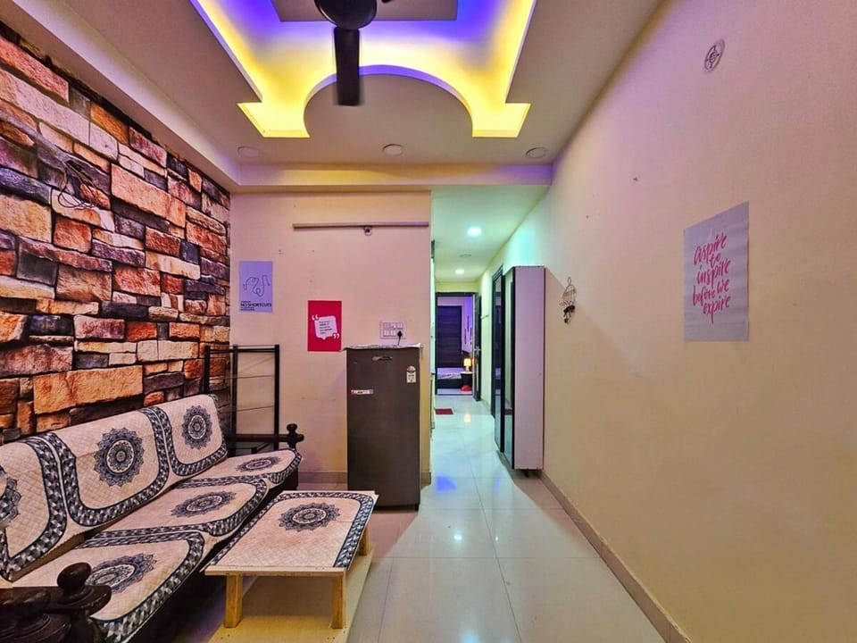 2 Bhk flat with lift and car parking perfect for family and long time stay Apartment in New Delhi
