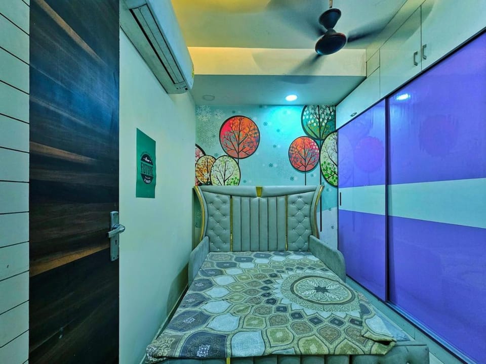 2 Bhk flat with lift and car parking perfect for family and long time stay Apartment in New Delhi