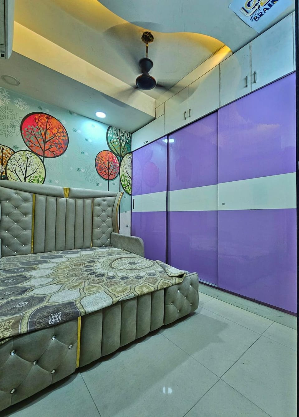 2 Bhk flat with lift and car parking perfect for family and long time stay Apartment in New Delhi