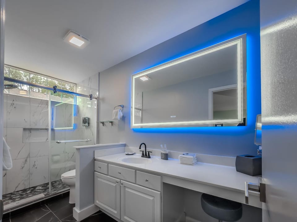 Fully Remodeled 3BR for 8! South Bay East Unit H House in Garden City