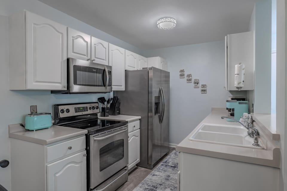 Fully Remodeled 3BR for 8! South Bay East Unit H House in Garden City