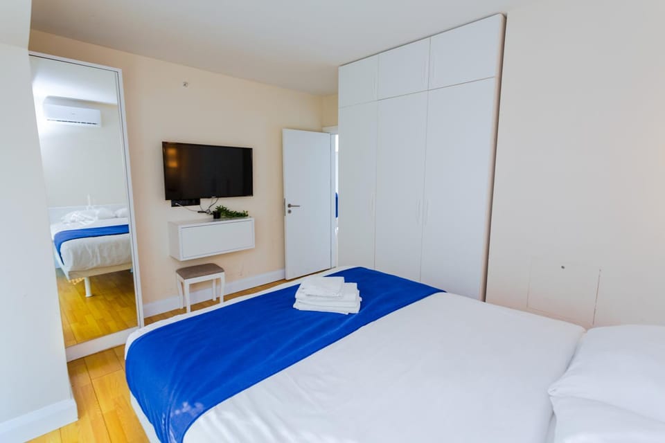 Communal lounge/ TV room, TV and multimedia, Bedroom