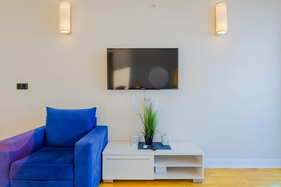 Communal lounge/ TV room, TV and multimedia, Living room, Seating area