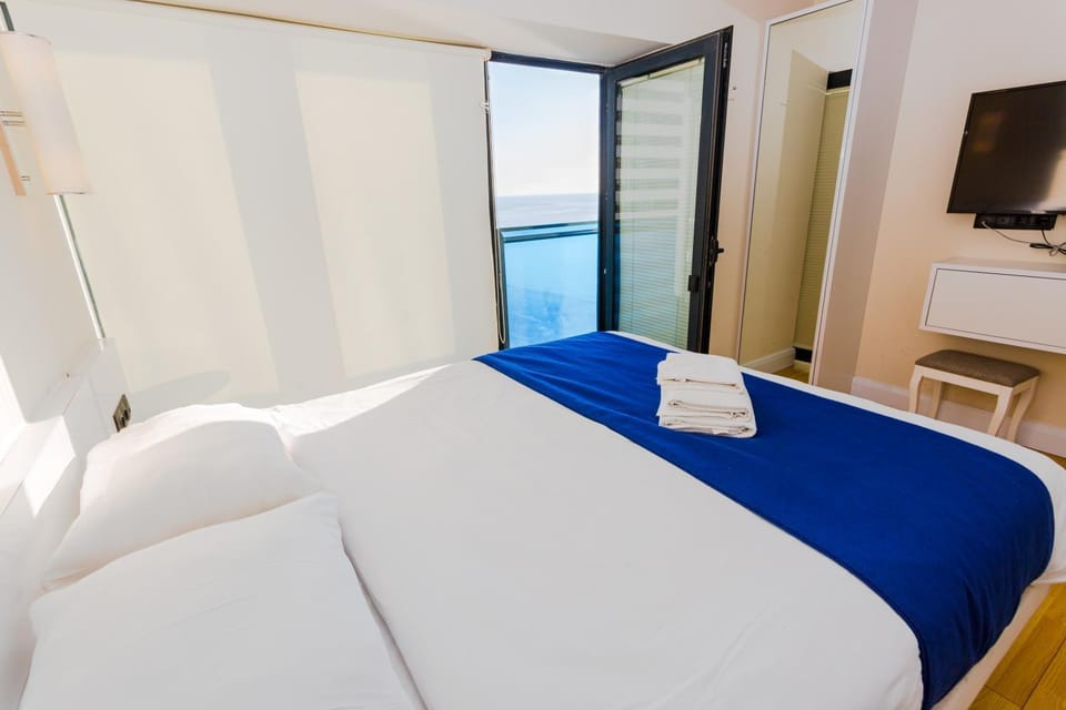 TV and multimedia, Photo of the whole room, Bedroom, towels