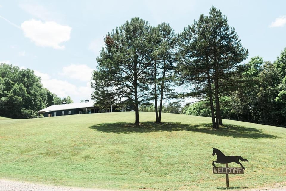 GlampKnox Canvas Campground - Grande Luxury tent in Knoxville