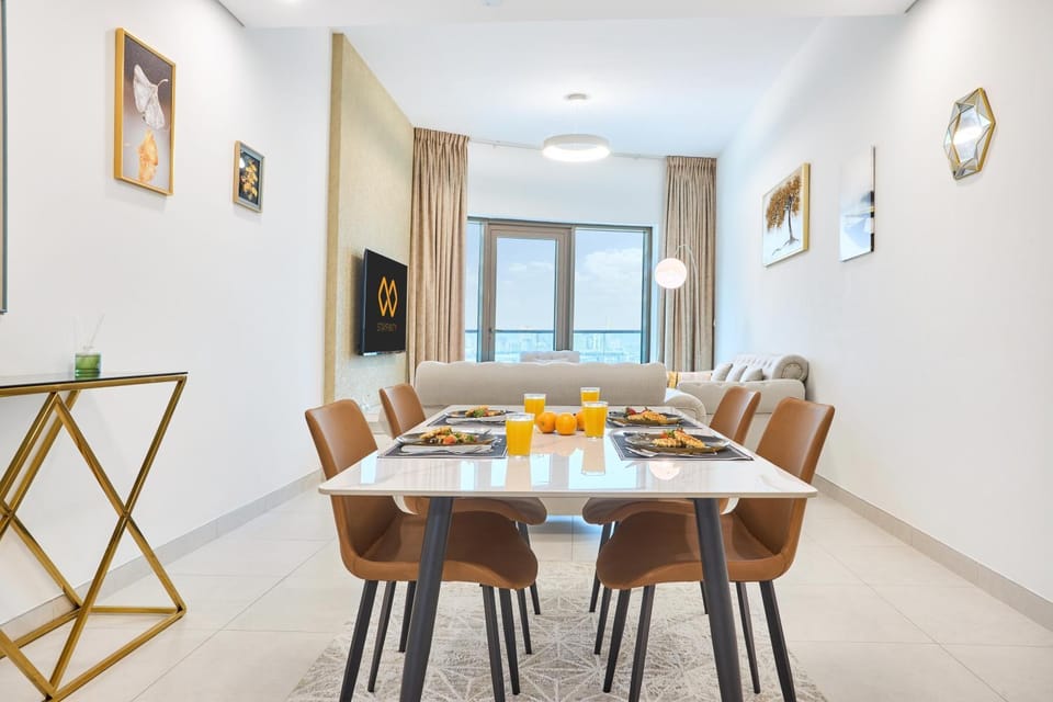 Food and drinks, Dining area, Food