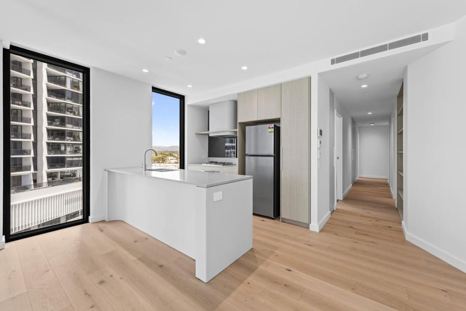 Chic 2 Bedroom Apartment by the Shore Apartment in Mermaid Beach