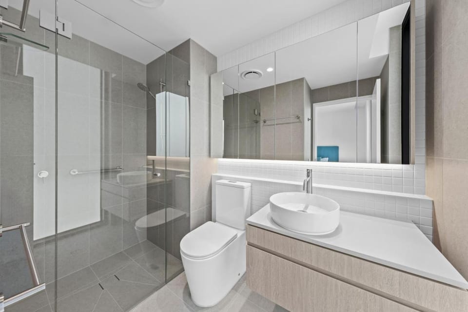 Chic 2 Bedroom Apartment by the Shore Apartment in Mermaid Beach