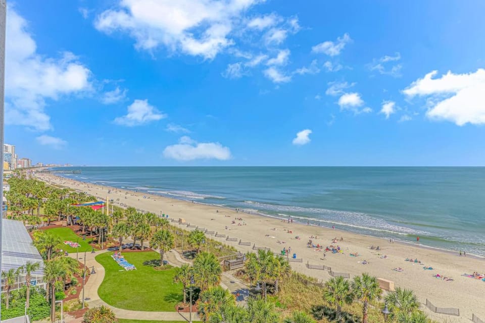 Modern Oceanfront Studio 17th Fl King Balcony House in Myrtle Beach