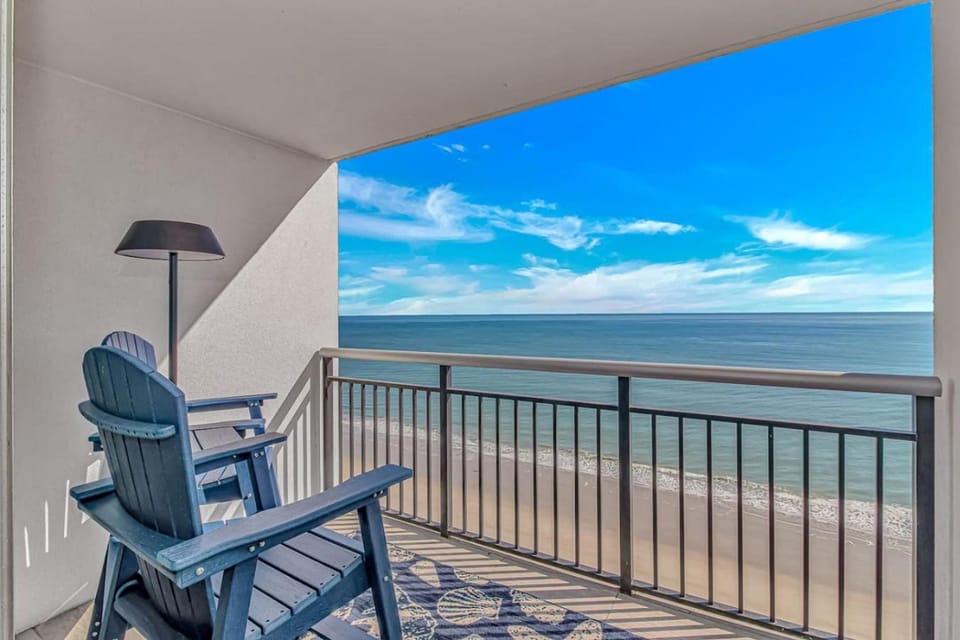Modern Oceanfront Studio 17th Fl King Balcony House in Myrtle Beach